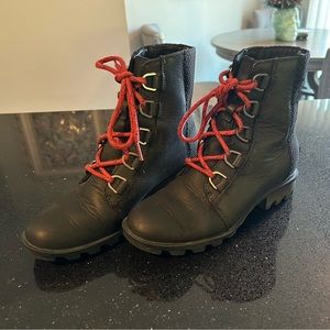 Sorel Phoenix lace up boots